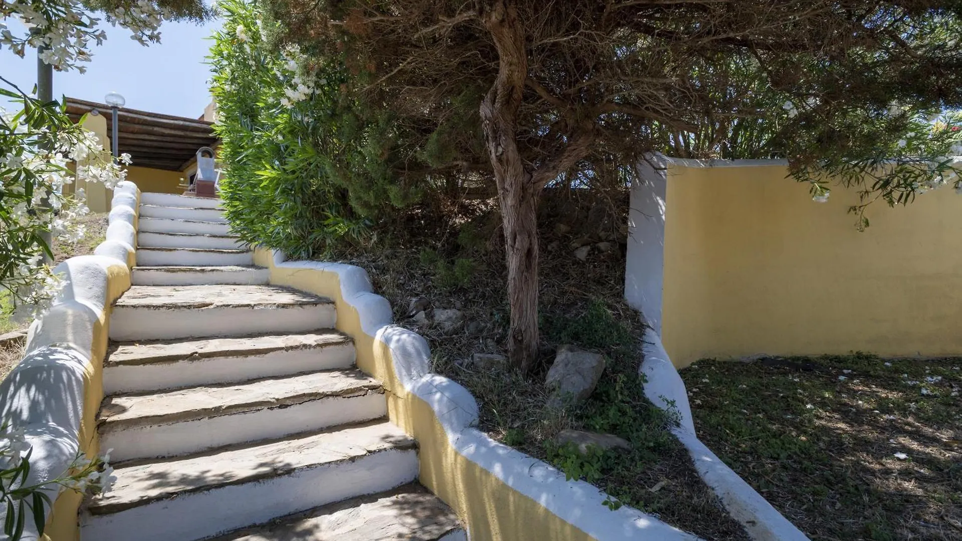 Villa Azzurra Стинтино 0*,